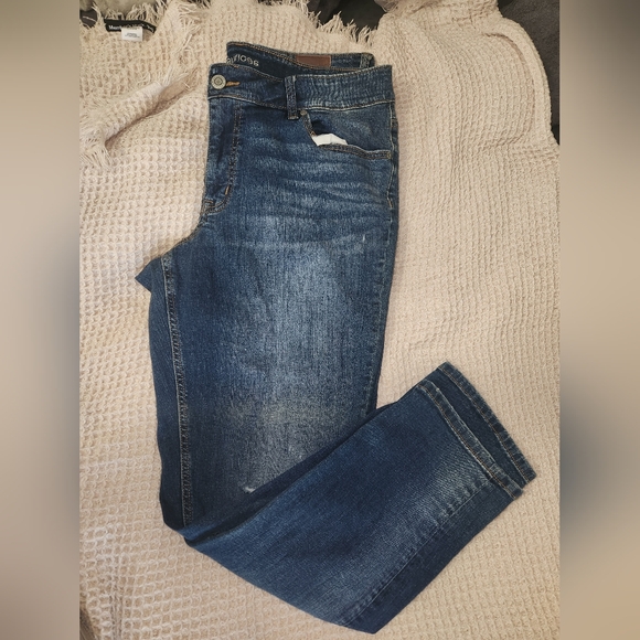 Maurices women's destructed jean size 18 - Picture 3 of 6